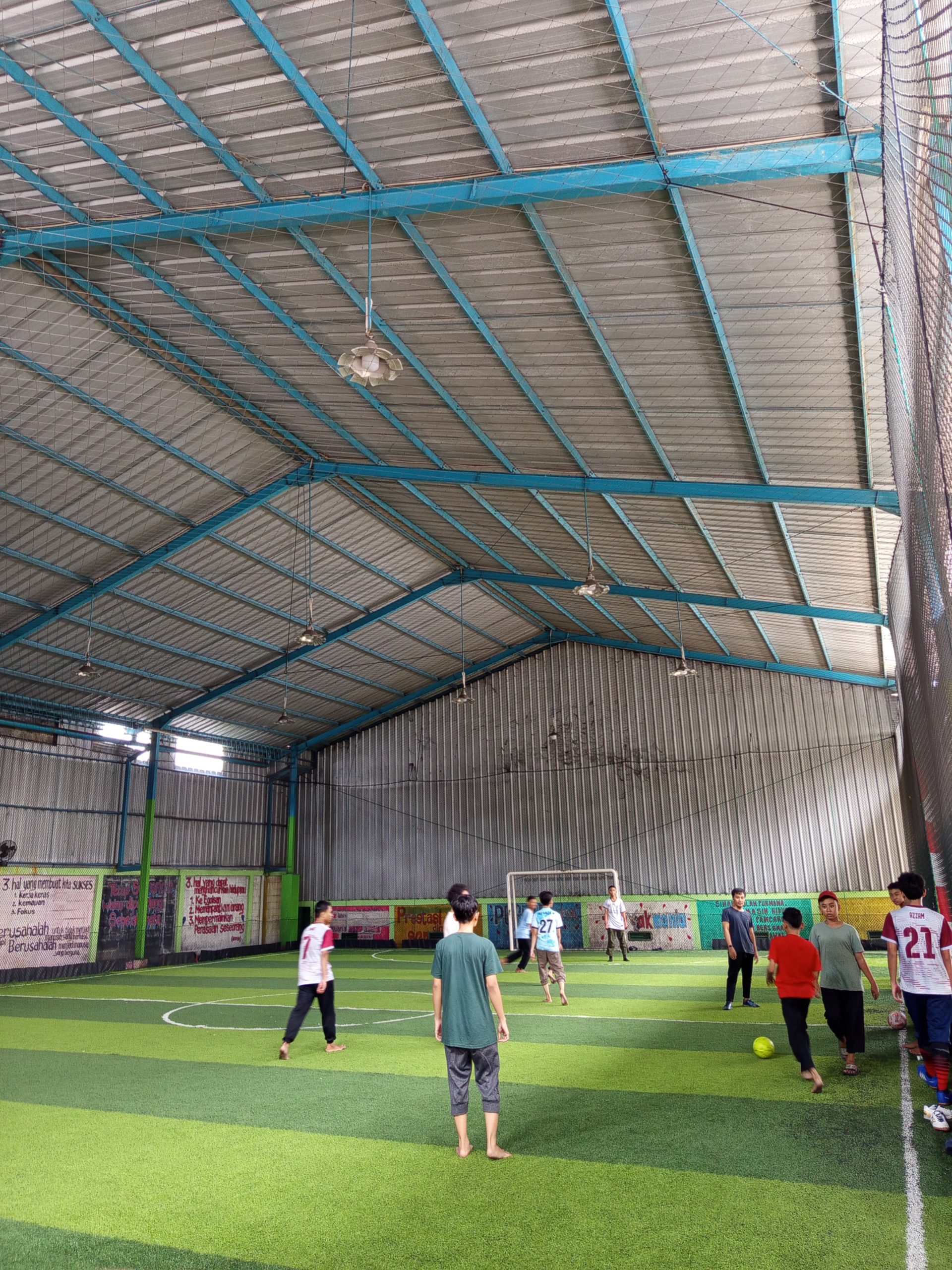 Kegiatan futsal santri PKBM Lentera Sunnah